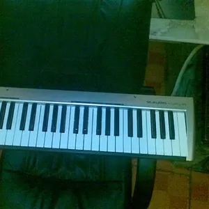 Продам MIDI Клавиатуру