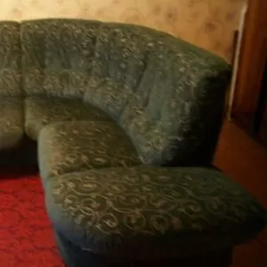 Продам угловой диван   большой